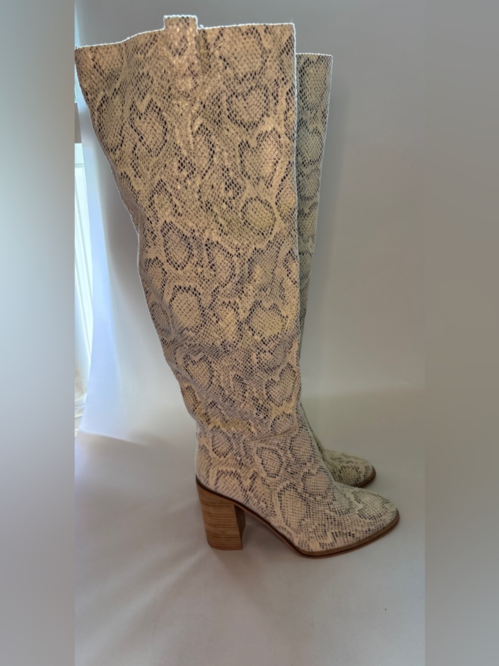 Mi.iM The Saint Slouch Knee-High Boots – Black and White Suede Size 10 - Picture 5 of 9